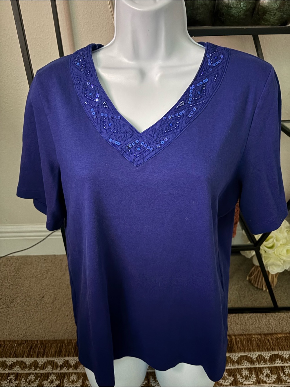 TanJay womens V-neck beaded neckline royal blue short sleeve knit top lg